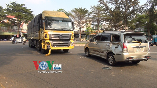 BẢN TIN ATGT: Ô tô tông xe máy rồi cả hai rơi xuống sông ảnh 3