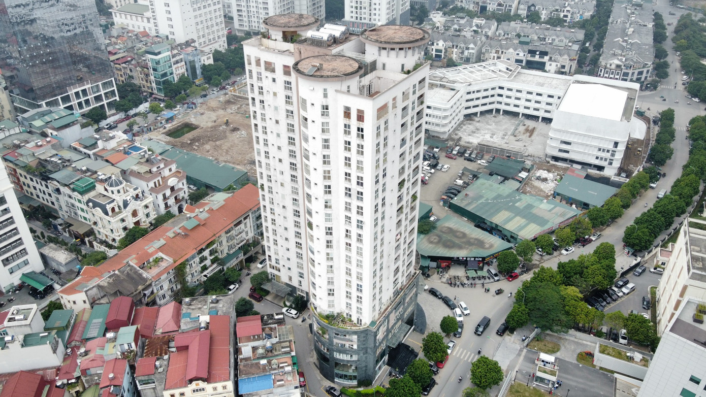 Theo UBND TP Hà Nội, trong quá trình triển khai thực hiện dự án, Công ty TNHH Thăng Long đã có loạt vi phạm trật tự xây dựng. Theo UBND TP Hà Nội, trong quá trình triển khai thực hiện dự án, Công ty TNHH Thăng Long đã có loạt vi phạm trật tự xây dựng.