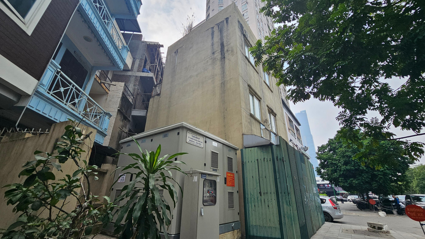 Ngoài ra, chủ đầu tư xây dựng nhà kết cấu bê tông cốt thép 3 tầng diện tích 54m2 tại khu vực theo bản vẽ tổng mặt bằng được Sở Quy hoạch - Kiến trúc chấp thuận có ký hiệu KT- Trạm biến thể dự kiến. Ngoài ra, chủ đầu tư xây dựng nhà kết cấu bê tông cốt thép 3 tầng diện tích 54m2 tại khu vực theo bản vẽ tổng mặt bằng được Sở Quy hoạch - Kiến trúc chấp thuận có ký hiệu KT- Trạm biến thể dự kiến.