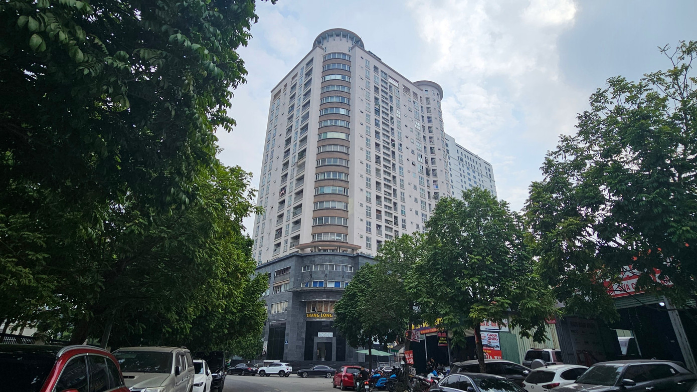 Đồng thời, Sở Xây dựng đã có nhiều văn bản tổng hợp, báo cáo UBND TP và đôn đốc, đề nghị UBND quận Cầu Giấy, Phòng Cảnh sát PCCC và cứu nạn, cứu hộ - Công an TP nghiên cứu, đề xuất phương án xử lý theo thẩm quyền và quy định. Đồng thời, Sở Xây dựng đã có nhiều văn bản tổng hợp, báo cáo UBND TP và đôn đốc, đề nghị UBND quận Cầu Giấy, Phòng Cảnh sát PCCC và cứu nạn, cứu hộ - Công an TP nghiên cứu, đề xuất phương án xử lý theo thẩm quyền và quy định.