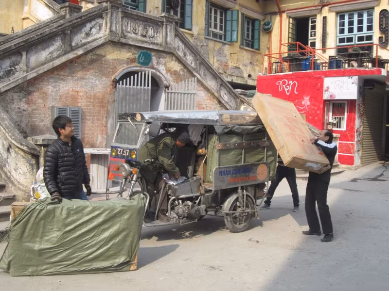 Một số cửa hàng bắt đầu chuyển đi