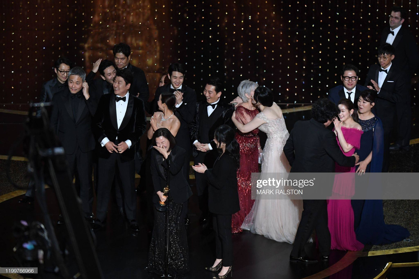 Oscars: 'Ký sinh trùng' thắng Phim hay nhất, làm nên lịch sử điện ảnh Hàn Quốc ảnh 1