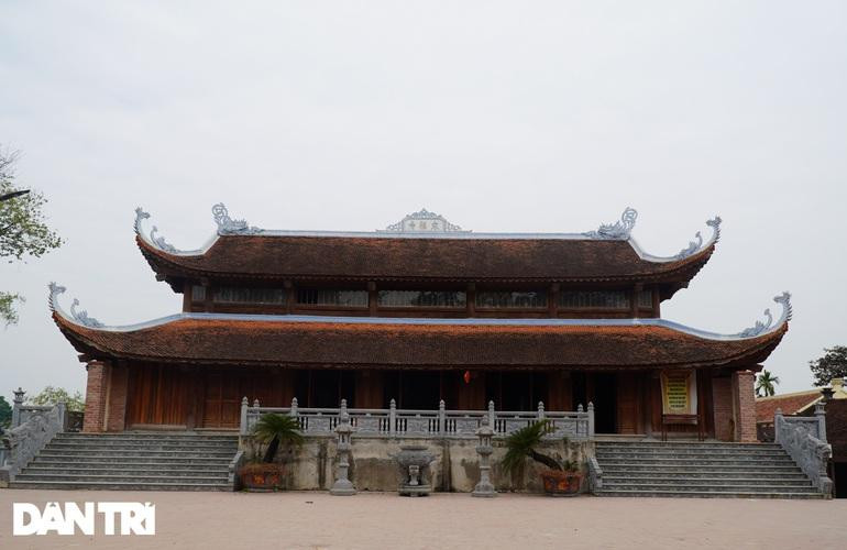 Ngôi chùa trước đây có cây sưa "trăm tỷ" nằm trong khuôn viên, sau khi chặt hạ, ngôi chùa được đầu tư cải tạo khang trang (Ảnh: Trọng Trinh).