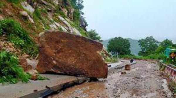 Hiện trường vụ sạt lở đá núi - Ảnh: Thanh Tiến