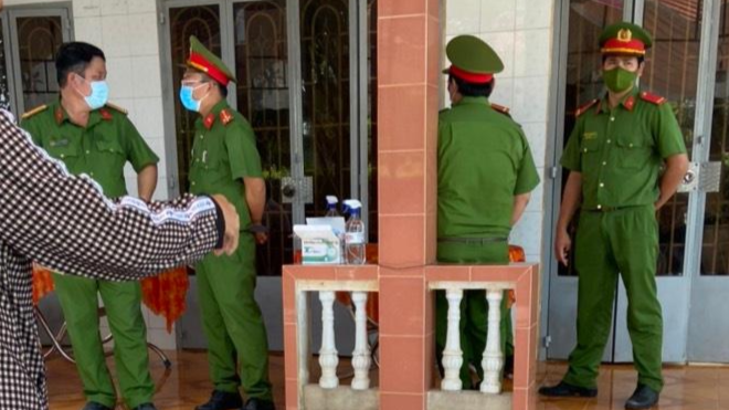 Hiện, gia đình đã lo xong hậu sự cho Trung tá Thuần, cơ quan điều tra đang làm rõ nguyên nhân vụ việc. Hiện, gia đình đã lo xong hậu sự cho Trung tá Thuần, cơ quan điều tra đang làm rõ nguyên nhân vụ việc.