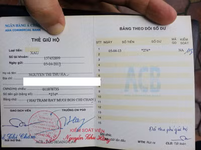 Thẻ giữ hộ vàng của chị Thu Hà do ngân hàng ACB cấp