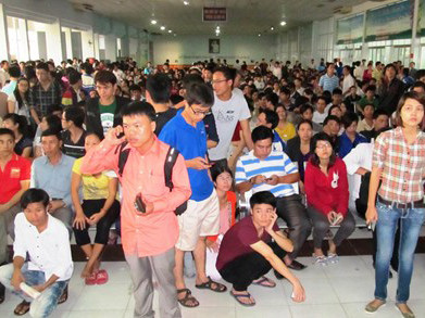 Khoảng 4 giờ sáng, lượng người đã kín nhà ga Sài Gòn