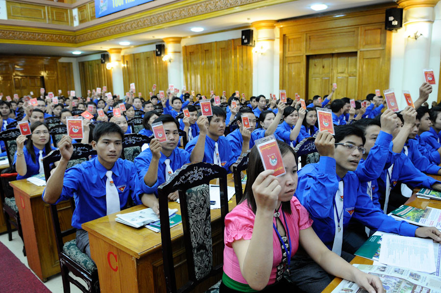 Các đại biểu biểu quyết tại Đại hội. Ảnh. N.C.Khanh