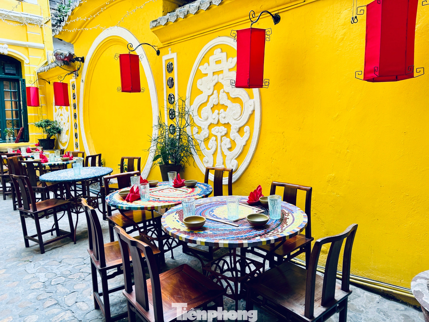 Nhà hàng có màu sắc bắt mắt, ấm áp (ảnh: Trọng Tài).