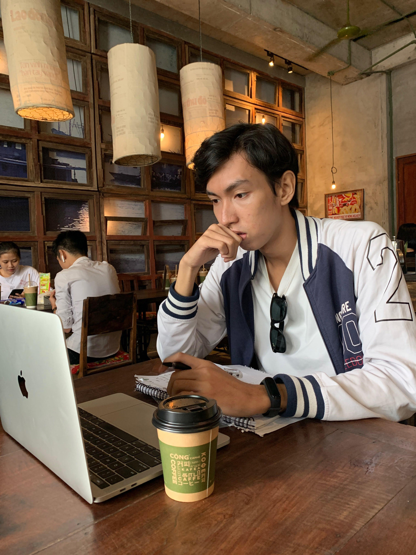 Bảo Thịnh học cách tận dụng tối đa các tính năng của laptop để phục vụ cho việc học. (Ảnh: Bảo Thịnh) Bảo Thịnh học cách tận dụng tối đa các tính năng của laptop để phục vụ cho việc học. (Ảnh: Bảo Thịnh)