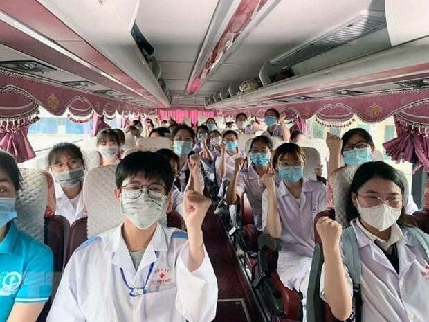 Các bạn sinh viên quyết tâm một lòng hỗ trợ quê hương và tổ quốc. Ảnh: TTXVN Các bạn sinh viên quyết tâm một lòng hỗ trợ quê hương và tổ quốc. Ảnh: TTXVN