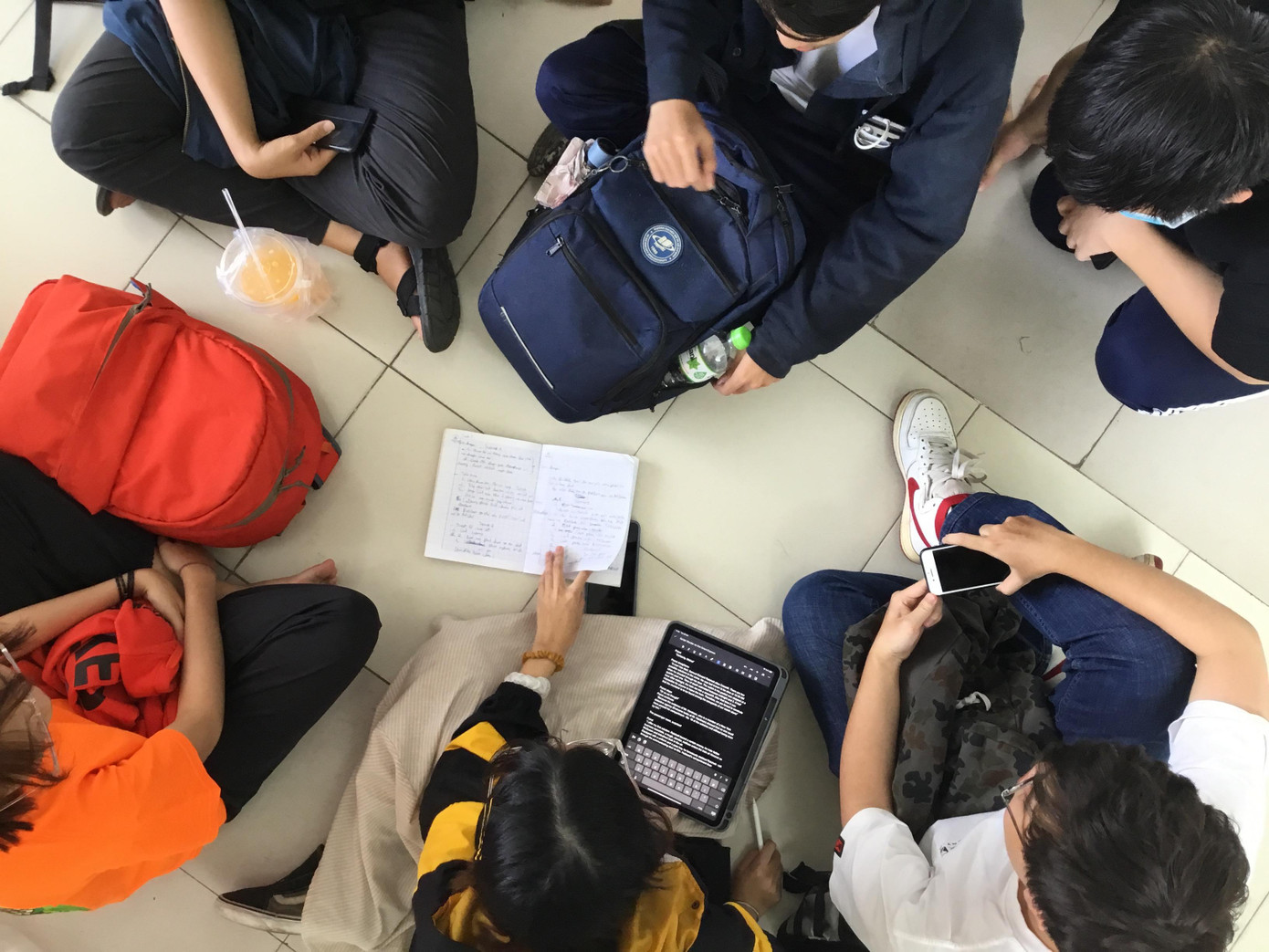 Việc học online sẽ gây một số ảnh hưởng cho các hoạt động nhóm. (Ảnh: Anh Thư) Việc học online sẽ gây một số ảnh hưởng cho các hoạt động nhóm. (Ảnh: Anh Thư)