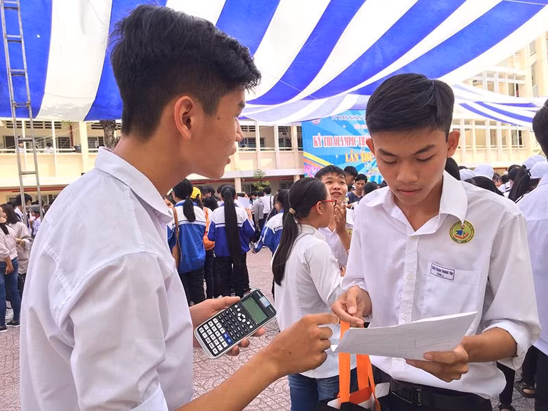 Những hình phạt học sinh kinh dị hơn cả đẽo gạch giữa trời nóng ảnh 9