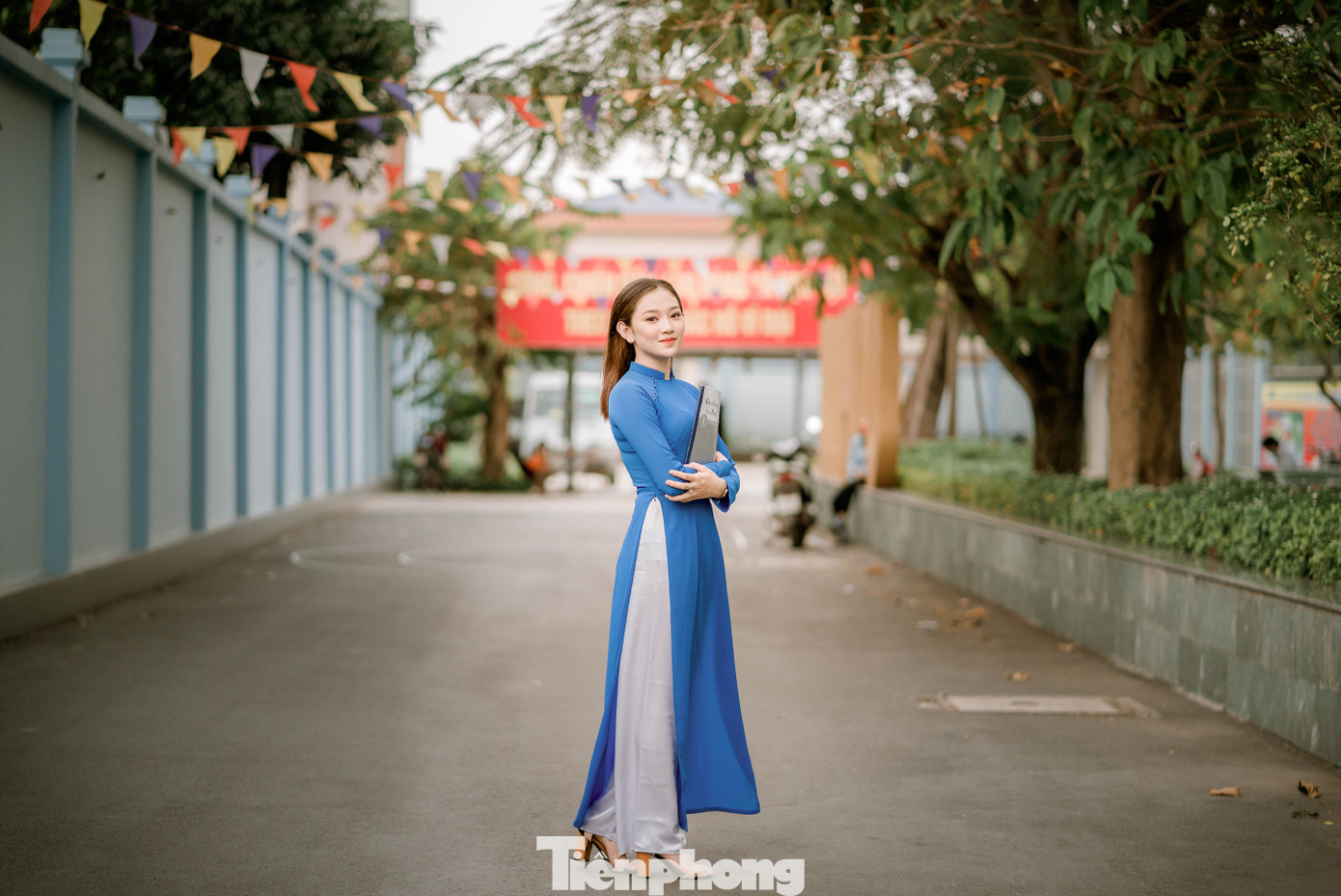 Vẻ đẹp trong veo của nữ cán bộ đoàn trường ĐH Lạc Hồng ảnh 3