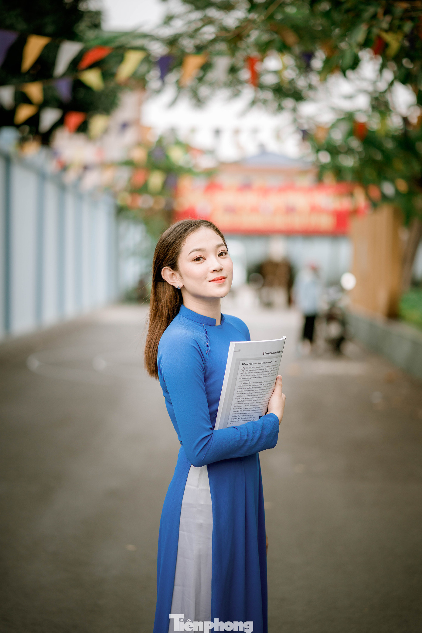 Vẻ đẹp trong veo của nữ cán bộ đoàn trường ĐH Lạc Hồng ảnh 12