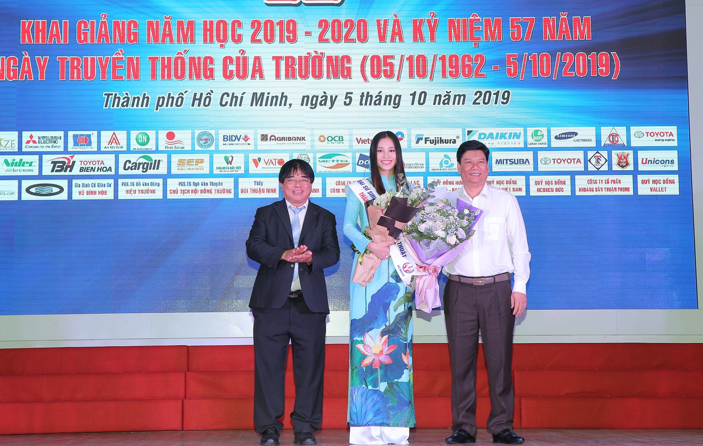 Hoa hậu Tiểu Vy làm Đại sứ Sinh viên Trường ĐH Sư phạm Kỹ thuật TPHCM ảnh 2