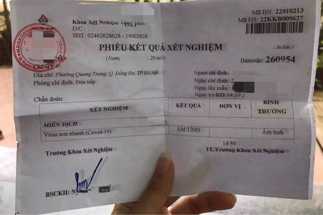 Theo công văn của Bộ Y tế gửi UBND các tỉnh, thành phố ngày 22/1, Bộ Y tế đề nghị UBND các tỉnh, thành phố hướng dẫn người dân về quê nhân dịp Tết Nguyên đán thực hiện nghiêm các biện pháp phòng, chống dịch COVID-19 gồm thực hiện 5K, tự theo dõi sức khỏe, không phải cách ly y tế; nếu có biểu hiện nghi ngờ mắc COVID-19 như sốt, ho, khó thở, hạn chế tiếp xúc và hạn chế đi lại, thông báo ngay cho y tế địa phương để được hướng dẫn, xét nghiệm SARS-CoV -2 và xử trí theo quy định. Theo công văn của Bộ Y tế gửi UBND các tỉnh, thành phố ngày 22/1, Bộ Y tế đề nghị UBND các tỉnh, thành phố hướng dẫn người dân về quê nhân dịp Tết Nguyên đán thực hiện nghiêm các biện pháp phòng, chống dịch COVID-19 gồm thực hiện 5K, tự theo dõi sức khỏe, không phải cách ly y tế; nếu có biểu hiện nghi ngờ mắc COVID-19 như sốt, ho, khó thở, hạn chế tiếp xúc và hạn chế đi lại, thông báo ngay cho y tế địa phương để được hướng dẫn, xét nghiệm SARS-CoV -2 và xử trí theo quy định.
