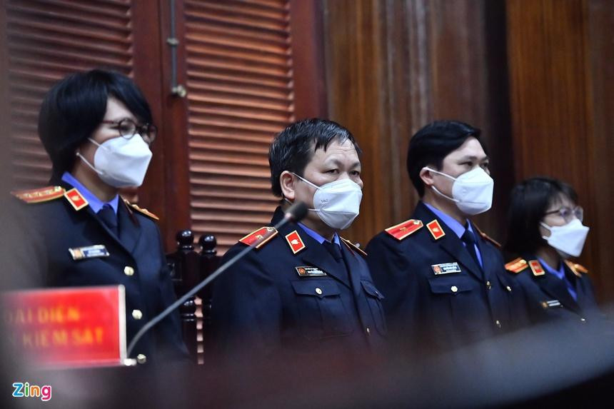 Đại diện VKSND TP.HCM tại phiên tòa sơ thẩm. Ảnh: Duy Hiệu.