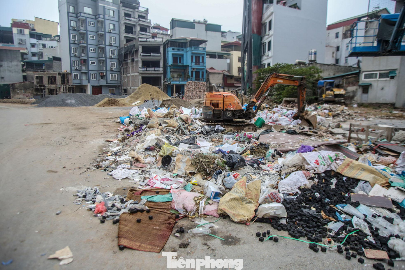 Cảnh tượng mất mỹ quan đô thị trong những ngày cận Tết Âm lịch. Cảnh tượng mất mỹ quan đô thị trong những ngày cận Tết Âm lịch.