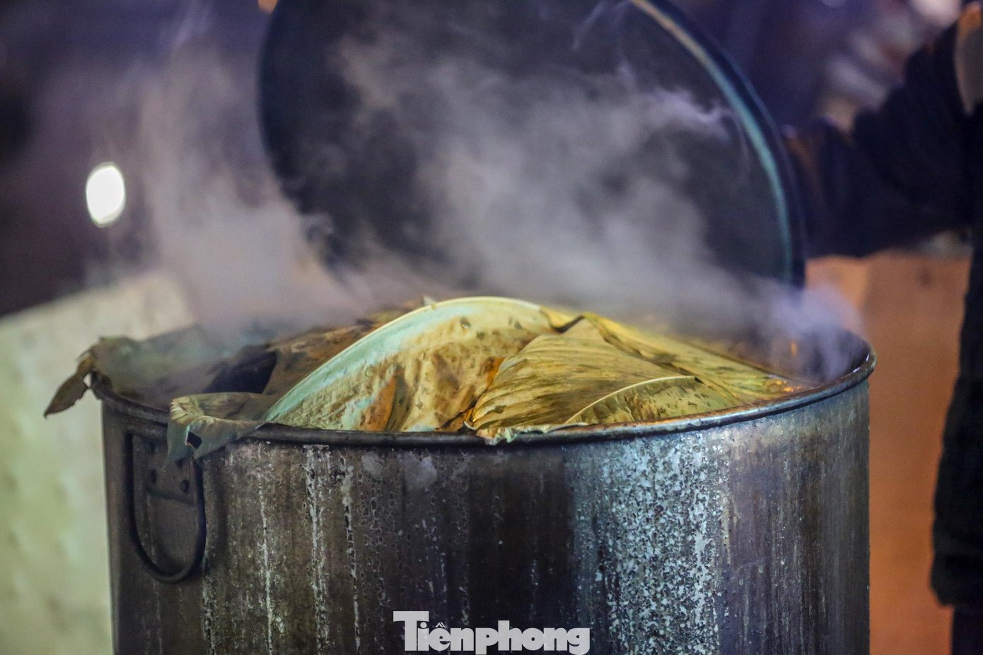 Mỗi nồi bánh chưng của chú Sơn nấu được hơn 100 cái/1 đợt.