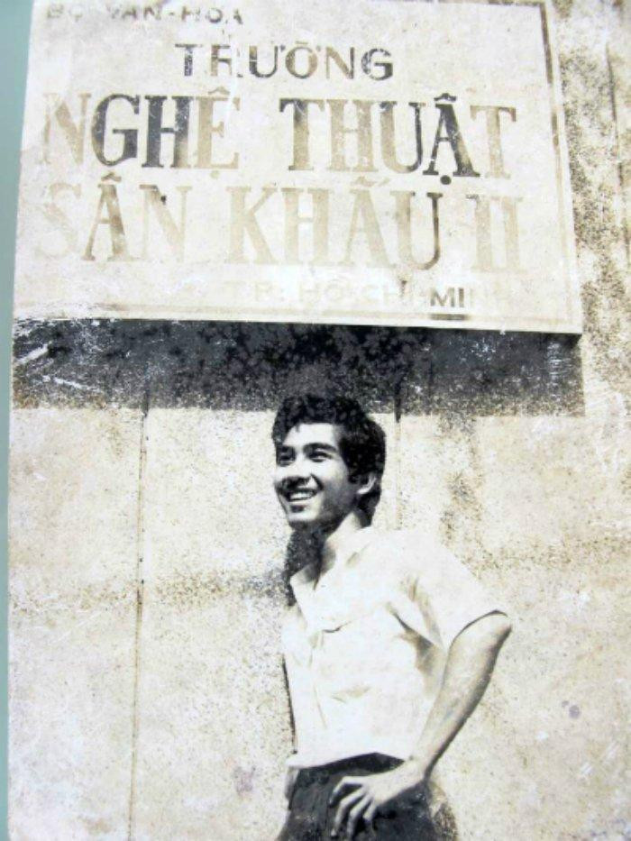 Quyền Linh từng là mỹ nam thời trẻ. Quyền Linh từng là mỹ nam thời trẻ.