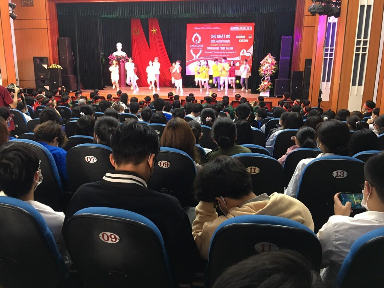 Chương trình văn nghệ chào mừng Ngày hội chính Chủ nhật Đỏ năm 2022 tại Đại học Y – Dược Thái Bình