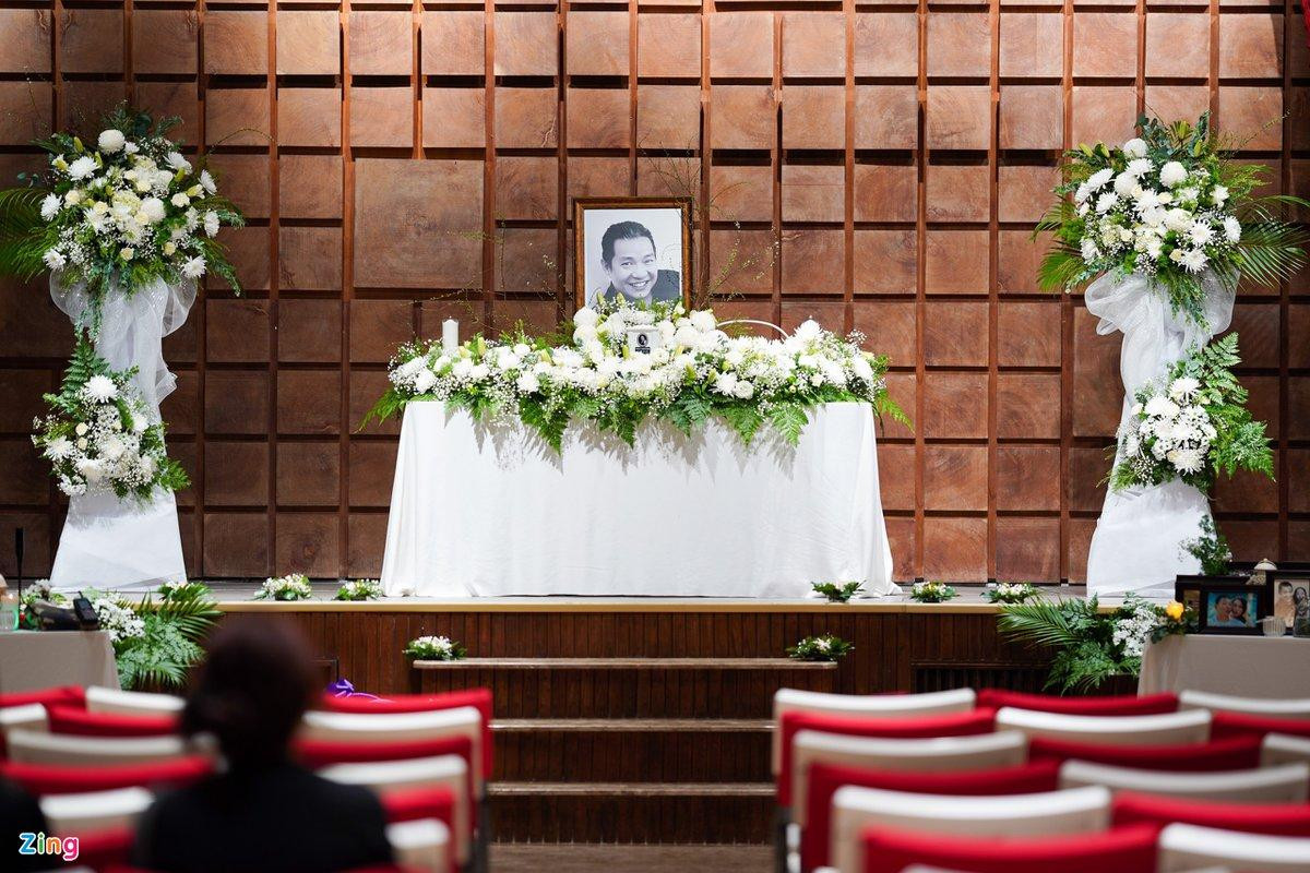 Tối 16/1, lễ tang đạo diễn Đoàn Bình diễn ra tại tòa nhà The House Of Light thuộc huyện Nhà Bè (TP.HCM). Do ảnh hưởng của dịch nên lễ tang được tổ chức đơn giản, theo các nghi thức của đạo Thiên Chúa giáo. Tối 16/1, lễ tang đạo diễn Đoàn Bình diễn ra tại tòa nhà The House Of Light thuộc huyện Nhà Bè (TP.HCM). Do ảnh hưởng của dịch nên lễ tang được tổ chức đơn giản, theo các nghi thức của đạo Thiên Chúa giáo.