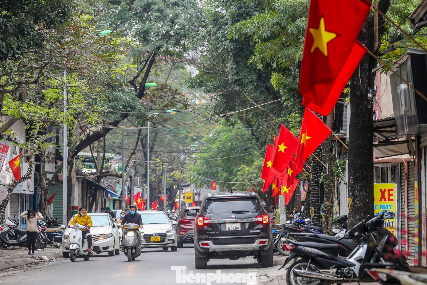 Hình ảnh rực rỡ tại phố Đặng Văn Ngữ. Hình ảnh rực rỡ tại phố Đặng Văn Ngữ.