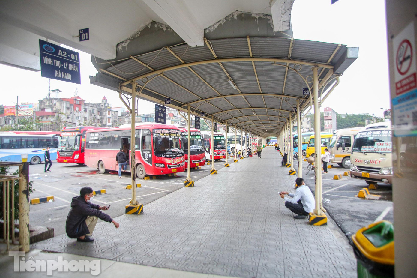 Khu vực xe khách bên trong không khả quan hơn.