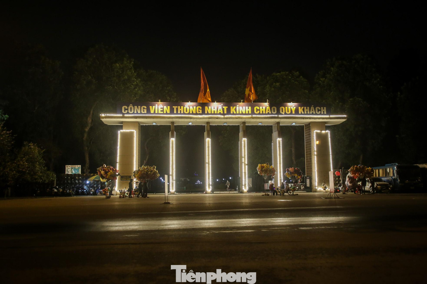 Khu vực công viên Thống Nhất vắng vẻ trước thềm năm mới. Khu vực công viên Thống Nhất vắng vẻ trước thềm năm mới.