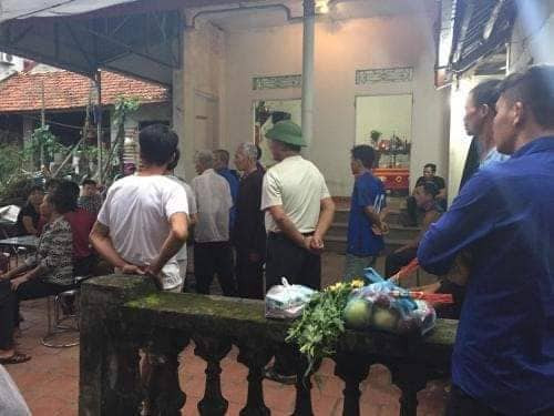 Người dân đau xót tiễn đưa nạn nhân vụ thảm án 4 người chết ở Đan Phượng ảnh 1