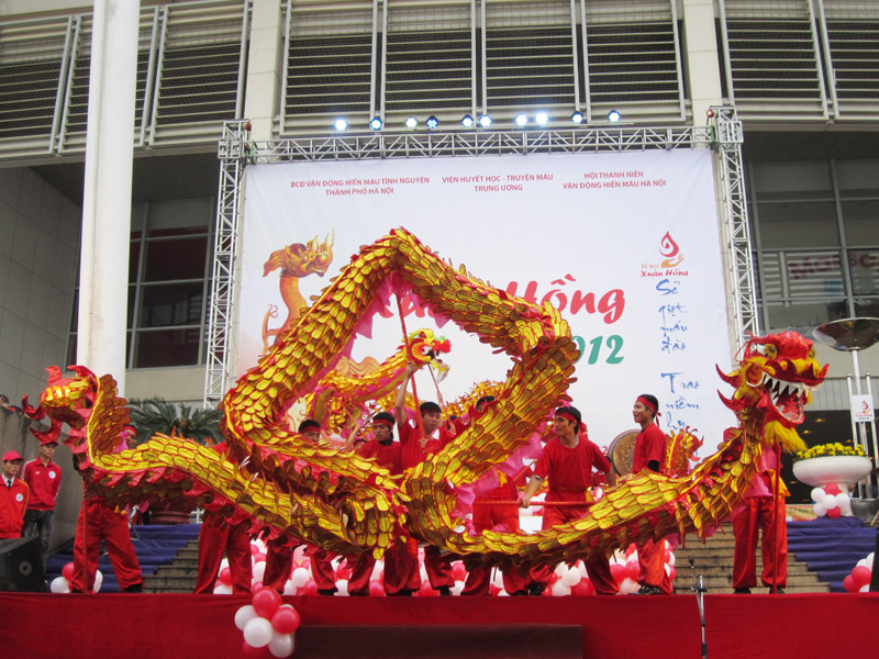 Màn múa rồng đặc sắc khai mạc chương trình