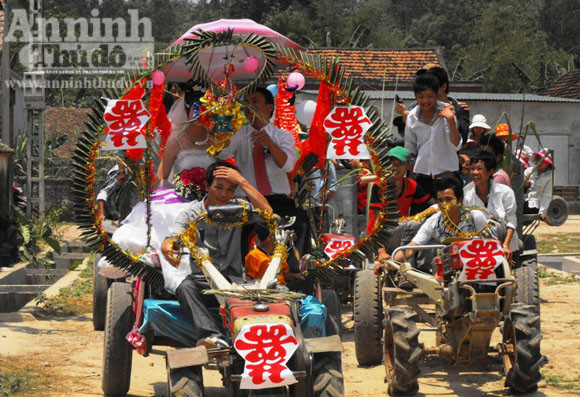 Cận cảnh những chiếc “siêu xe” đón dâu lạ 