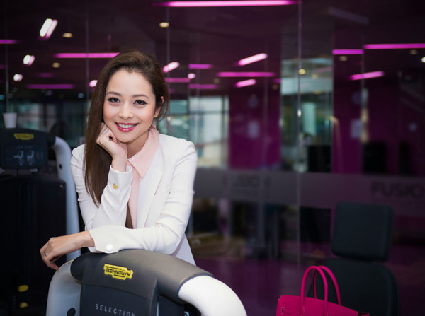 Jennifer Phạm kín mít từ đầu đến chân vẫn quyến rũ ảnh 3