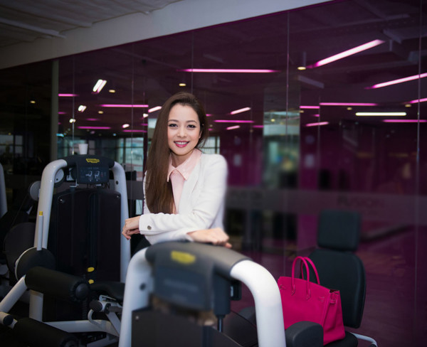 Jennifer Phạm kín mít từ đầu đến chân vẫn quyến rũ ảnh 8