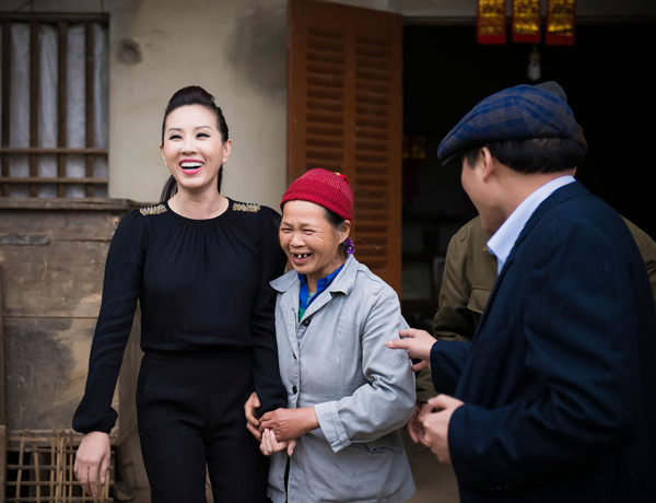 Thu Hoài tặng nhà cho đôi vợ chồng nghèo dân tộc Tày ảnh 5