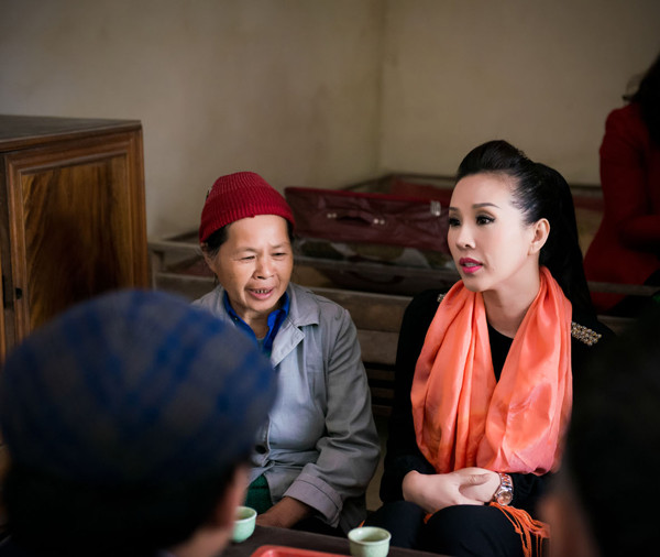 Thu Hoài tặng nhà cho đôi vợ chồng nghèo dân tộc Tày ảnh 7