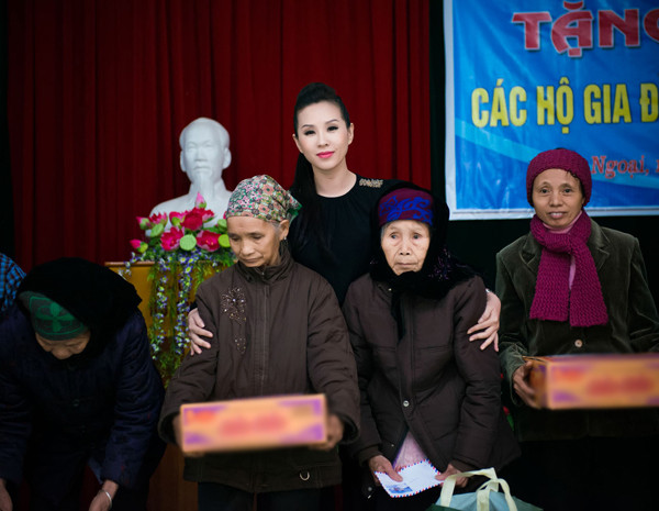 Thu Hoài tặng nhà cho đôi vợ chồng nghèo dân tộc Tày ảnh 4