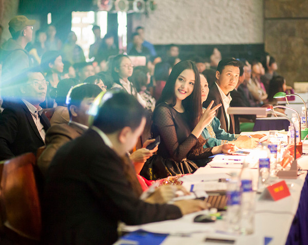 Á hậu Hoàng Anh xinh đẹp trên ghế giám khảo ảnh 11