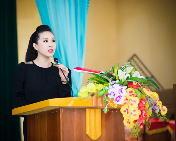 Thu Hoài tặng nhà cho đôi vợ chồng nghèo dân tộc Tày ảnh 1