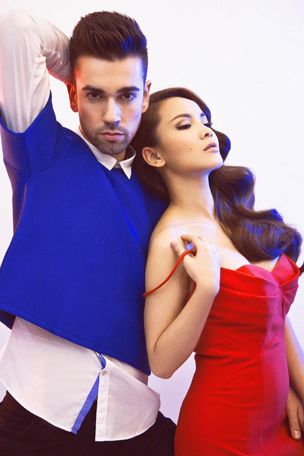 Yến Trang lả lơi ngực đầy bên bạn nhảy ngoại quốc ảnh 4