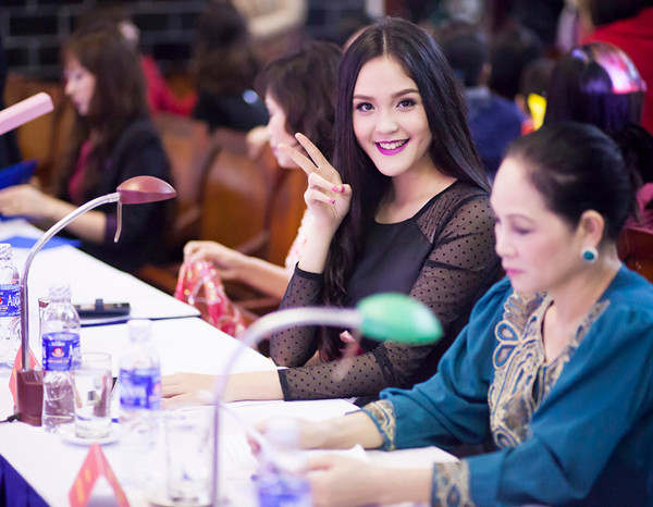 Á hậu Hoàng Anh xinh đẹp trên ghế giám khảo ảnh 10