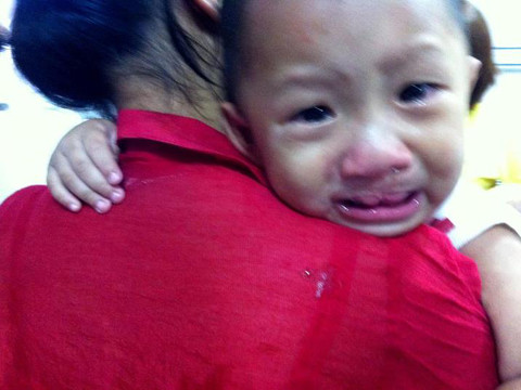 Hoàng My cũng chia sẻ những hình ảnh đầy xúc động về các em bé bất hạnh trên trang facebook cá nhân của mình. Hoàng My cũng chia sẻ những hình ảnh đầy xúc động về các em bé bất hạnh trên trang facebook cá nhân của mình