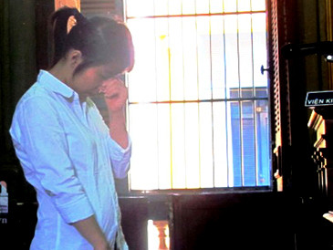 Thương ôm mặt cay đắng