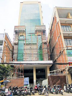 Trường ĐH Hùng Vương (TP.HCM) đang xây dựng. Ảnh: Đào Ngọc Thạch (Thanh Niên)