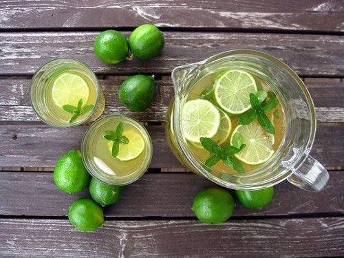 Không nên uống trà xanh khi đói, sẽ làm giảm chức năng tiêu hóa, và dẫn đến hiện tượng “say trà” như chóng mặt, nhức đầu, mệt mỏi, có cảm giác quay cuồng