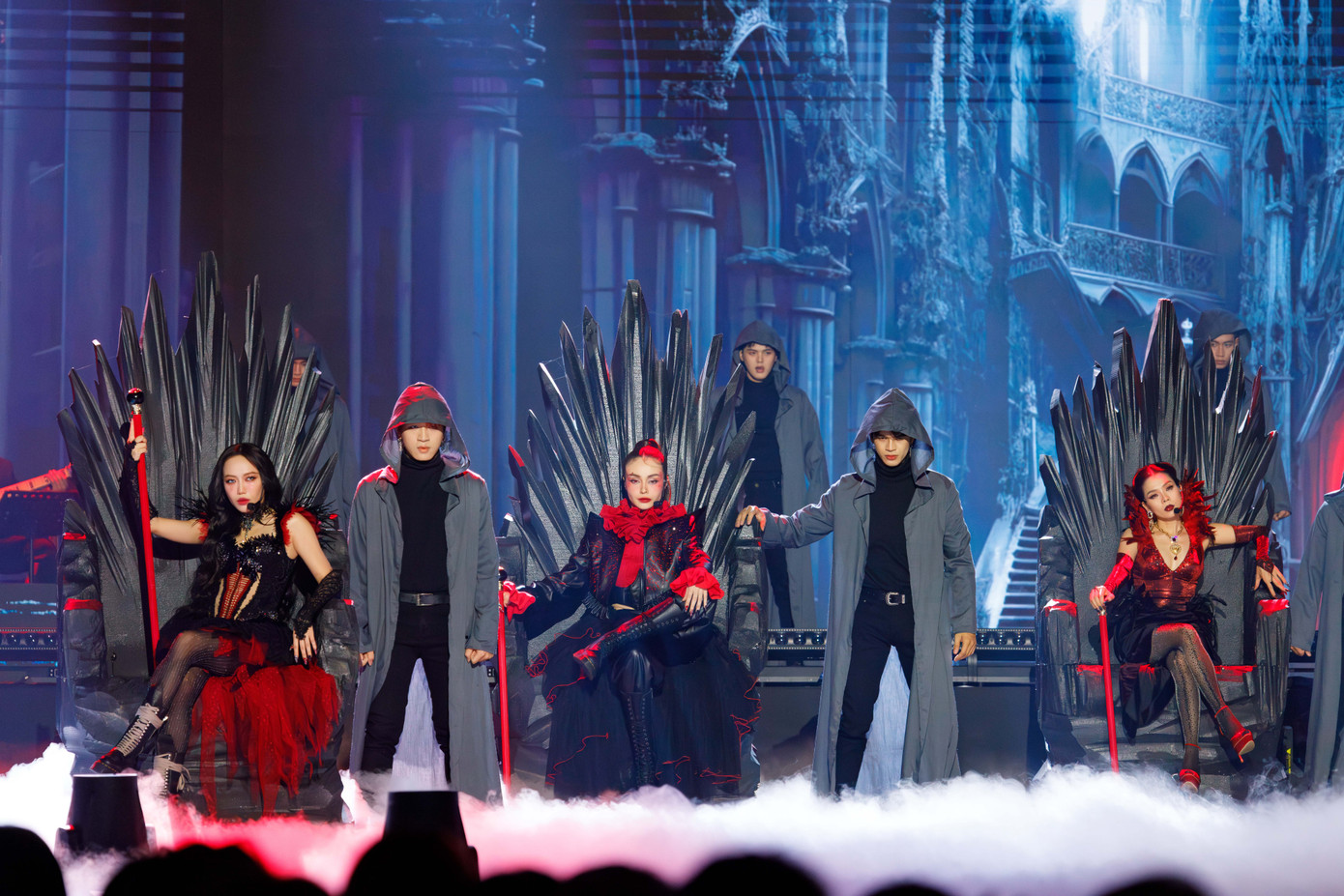 Đội MLee không ngại hóa thân thành ma cà rồng để áp đảo đối thủ. Ảnh: BTC.