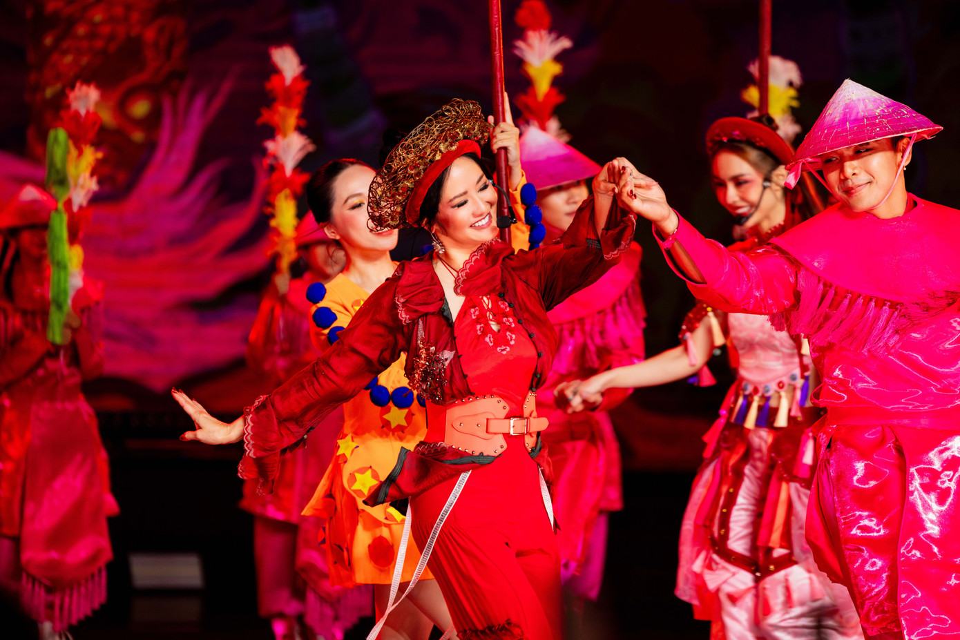 Hồng Nhung thể hiện chất giọng ngọt ngào trong làn điệu dân ca quen thuộc. Ảnh: BTC.