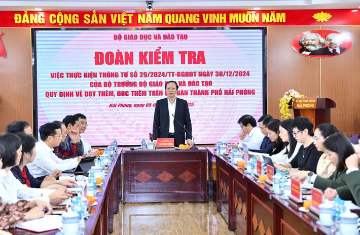 Quang cảnh buổi làm việc Quang cảnh buổi làm việc