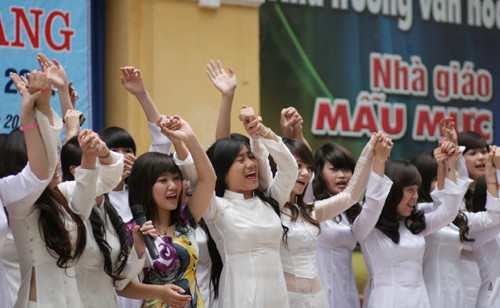 Cùng hát trong lễ bế giảng